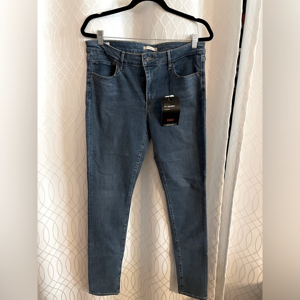 Levi’s 711 skinny hypersoft jeans SZ 32